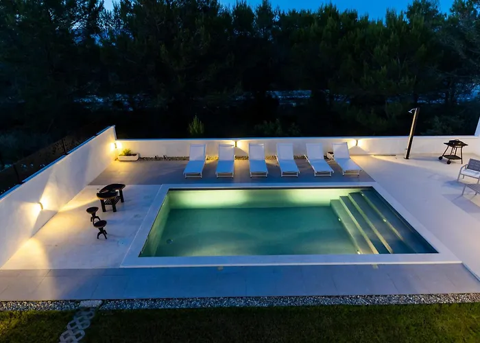 Alba Family Villa *